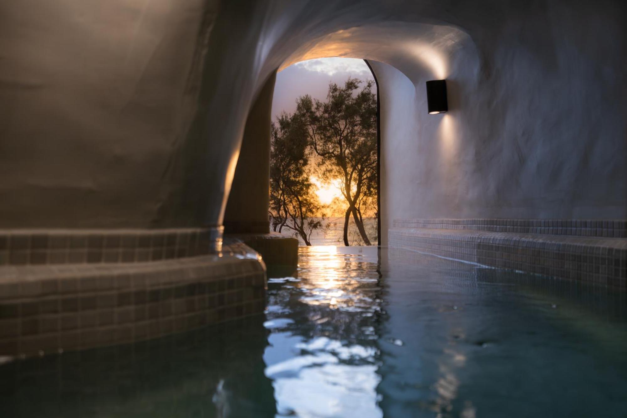 Neoma Luxury Suites カルテラドス エクステリア 写真