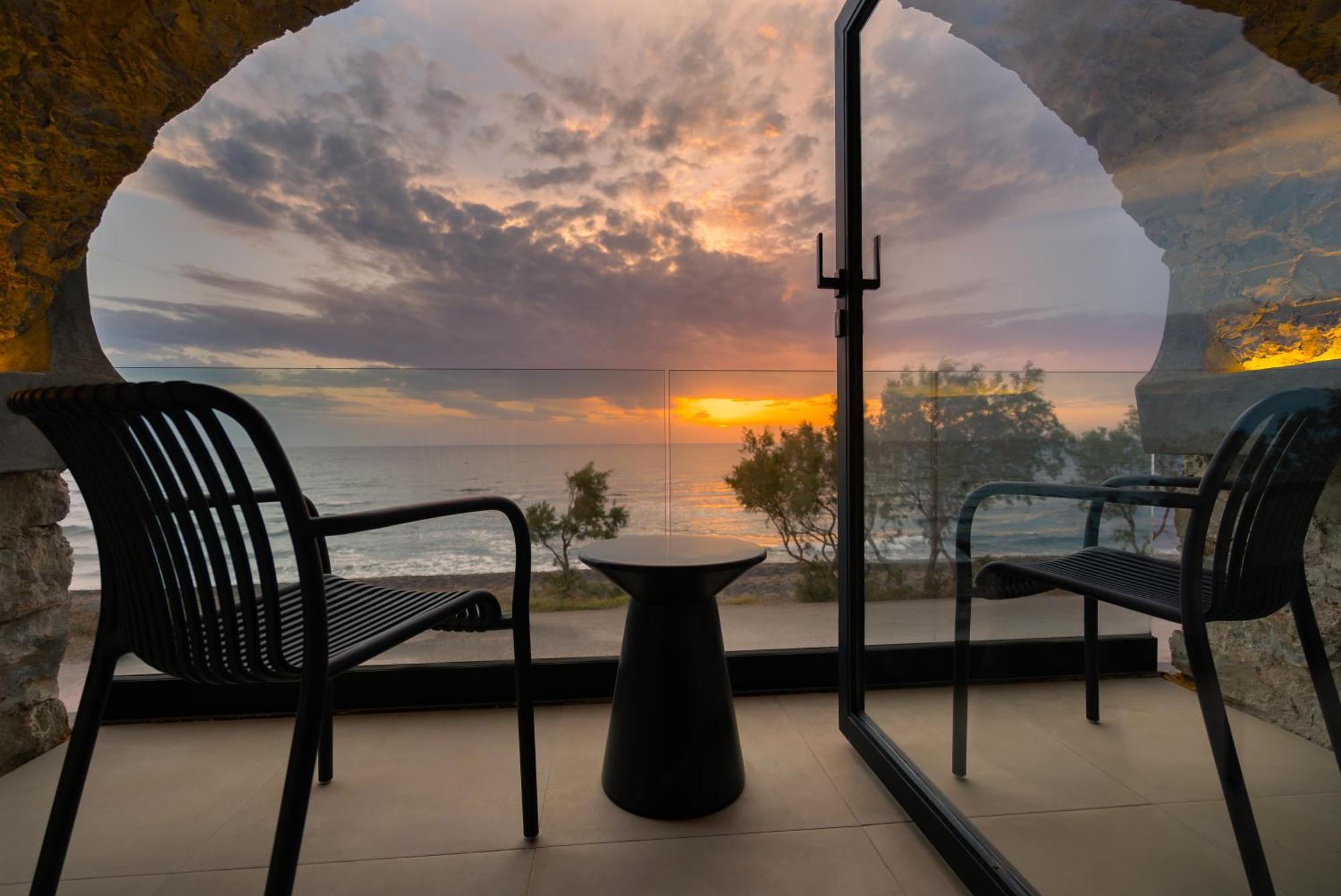 Neoma Luxury Suites カルテラドス エクステリア 写真